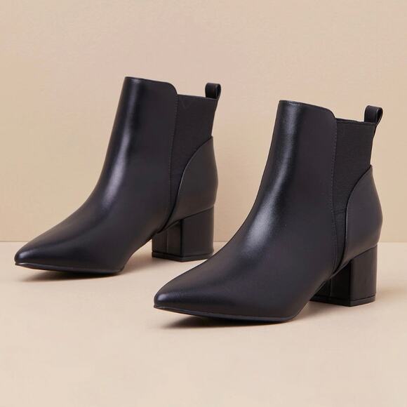 NWOB Lulus Chase Black Pointed Toe Booties Women's Size 8 - Picture 1 of 11